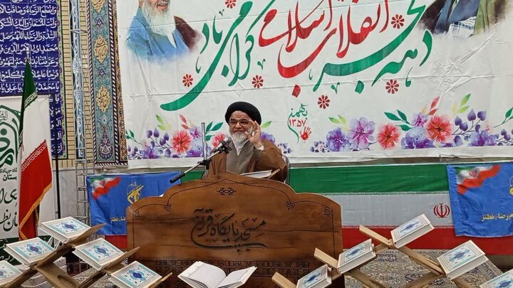 تصاویر /محفل انس با قرآن کریم،همزمان با دهه مبارک فجر با حضور امام جمعه  نطنز