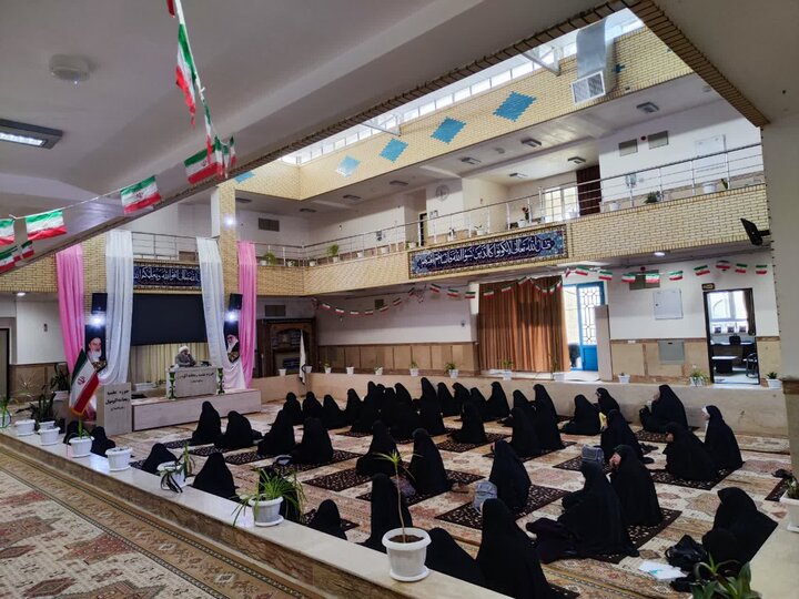 تصاویر/ مراسم بزرگداشت دهه فجر در مدرسه علمیه ریحانة‌الرسول ارومیه