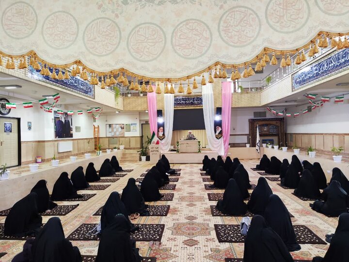 تصاویر/ مراسم بزرگداشت دهه فجر در مدرسه علمیه ریحانة‌الرسول ارومیه