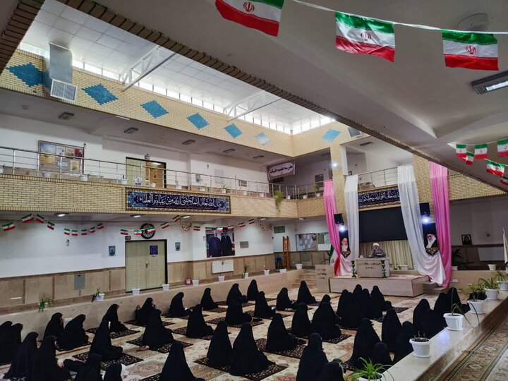 تصاویر/ مراسم بزرگداشت دهه فجر در مدرسه علمیه ریحانة‌الرسول ارومیه