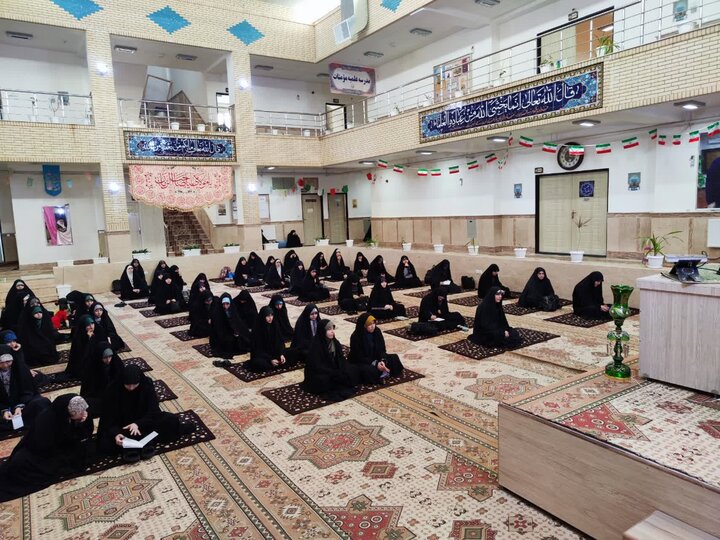 تصاویر/ مراسم بزرگداشت دهه فجر در مدرسه علمیه ریحانة‌الرسول ارومیه