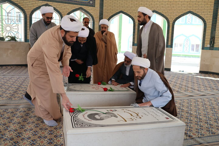 تجدید عهد کارکنان مرکز مدیریت حوزه علمیه خراسان جنوبی با آرمان‌های شهدا