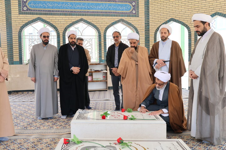 تجدید عهد کارکنان مرکز مدیریت حوزه علمیه خراسان جنوبی با آرمان‌های شهدا