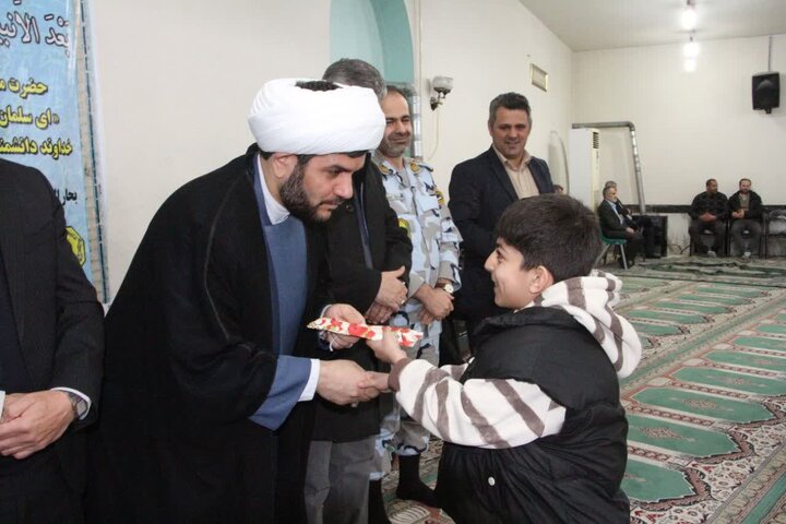 تصاویر/ تجلیل از کودکان و نوجوانان برگزیده مسابقات فرهنگی در تالش