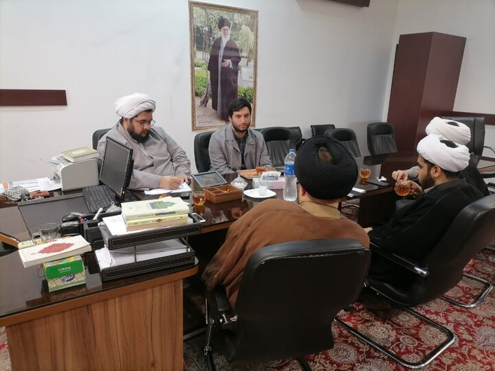 تصاویر/ نشست مشترک با مسئول آموزش گروه جهادی و تبلیغی مِنار و مسئولین اتحادیه دانش آموزی استان گیلان در مدرسه امیر المؤمنین رشت