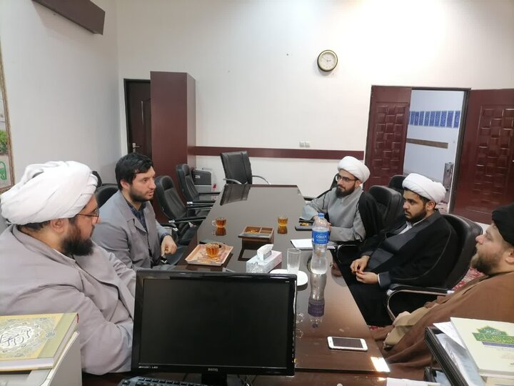 تصاویر/ نشست مشترک با مسئول آموزش گروه جهادی و تبلیغی مِنار و مسئولین اتحادیه دانش آموزی استان گیلان در مدرسه امیر المؤمنین رشت