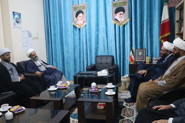 تصاویر/دیدار مسئول دفتر نمایندگی ولی فقیه در سپاه امام سجاد (ع) هرمزگان با مدیر حوزه علمیه استان هرمزگان