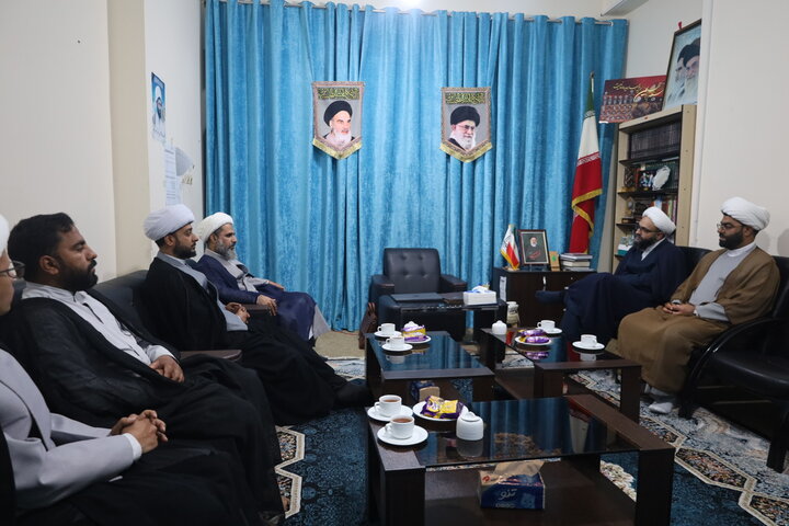 تصاویر/دیدار مسئول دفتر نمایندگی ولی فقیه در سپاه امام سجاد (ع) هرمزگان با مدیر حوزه علمیه استان هرمزگان