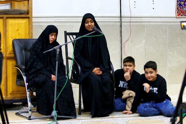 مراسم رونمایی از شماره جدید نشریه «خط» به همت خانه طلاب جوان قم، شامگاه یکشنبه ۱۹ بهمن‌ماه با حضور حجج‌اسلام والمسلمین احمد رهدار، مصطفی امینی‌خواه و علی سپهران و همچنین خانواده شهید «عباس اسدی» در مس