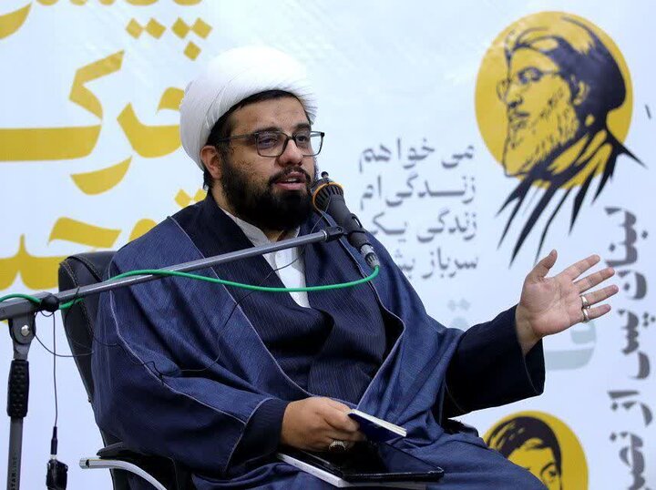 مراسم رونمایی از شماره جدید نشریه «خط» به همت خانه طلاب جوان قم، شامگاه یکشنبه ۱۹ بهمن‌ماه با حضور حجج‌اسلام والمسلمین احمد رهدار، مصطفی امینی‌خواه و علی سپهران و همچنین خانواده شهید «عباس اسدی» در مس