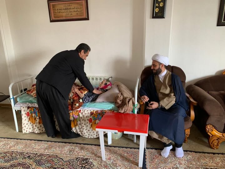 دیدار مسئول حوزه نمایندگی ولی فقیه در بنیاد شهید و امور ایثارگران کردستان از والدین شهدای مریوان