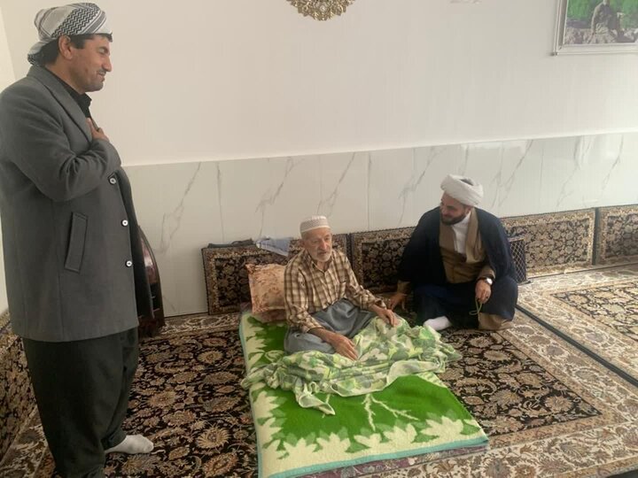 دیدار مسئول حوزه نمایندگی ولی فقیه در بنیاد شهید و امور ایثارگران کردستان از والدین شهدای مریوان