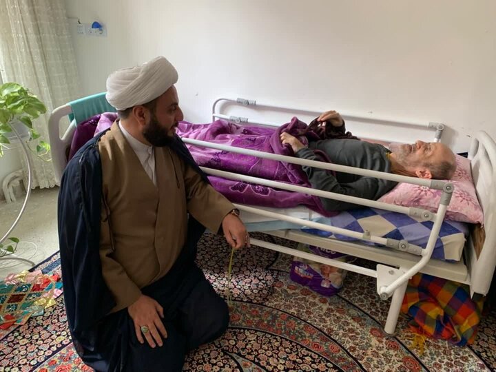 دیدار مسئول حوزه نمایندگی ولی فقیه در بنیاد شهید و امور ایثارگران کردستان از والدین شهدای مریوان