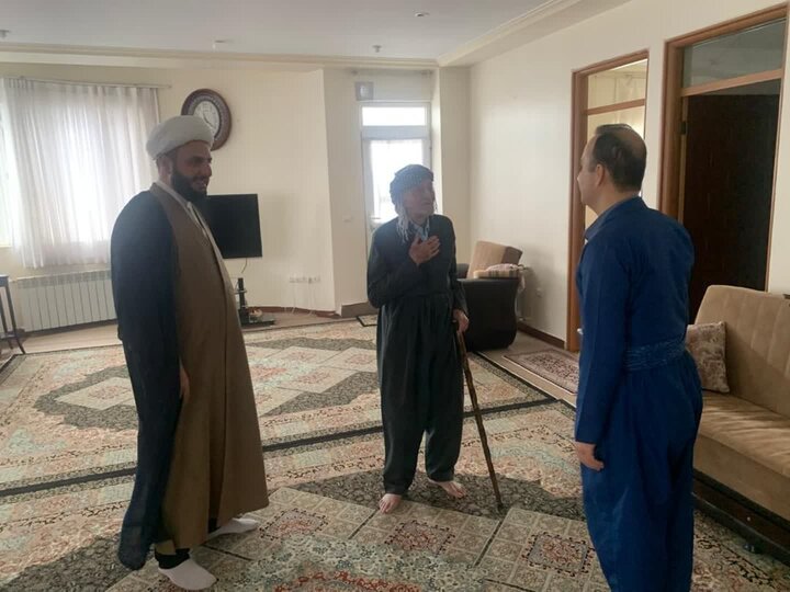 دیدار مسئول حوزه نمایندگی ولی فقیه در بنیاد شهید و امور ایثارگران کردستان از والدین شهدای مریوان