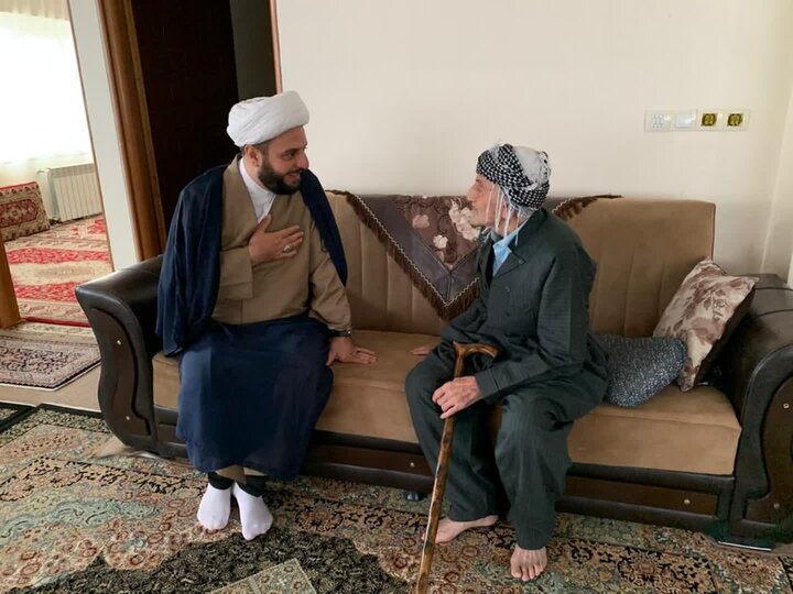 دیدار مسئول حوزه نمایندگی ولی فقیه در بنیاد شهید و امور ایثارگران کردستان از والدین شهدای مریوان