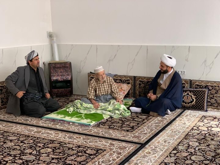 دیدار مسئول حوزه نمایندگی ولی فقیه در بنیاد شهید و امور ایثارگران کردستان از والدین شهدای مریوان