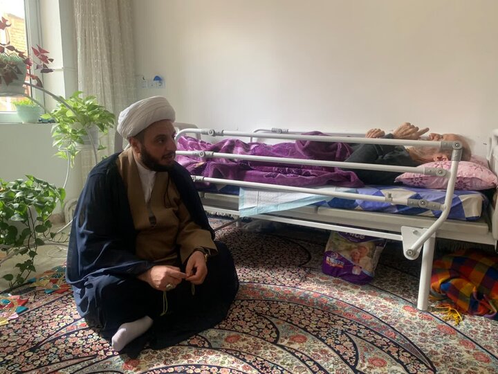 دیدار مسئول حوزه نمایندگی ولی فقیه در بنیاد شهید و امور ایثارگران کردستان از والدین شهدای مریوان