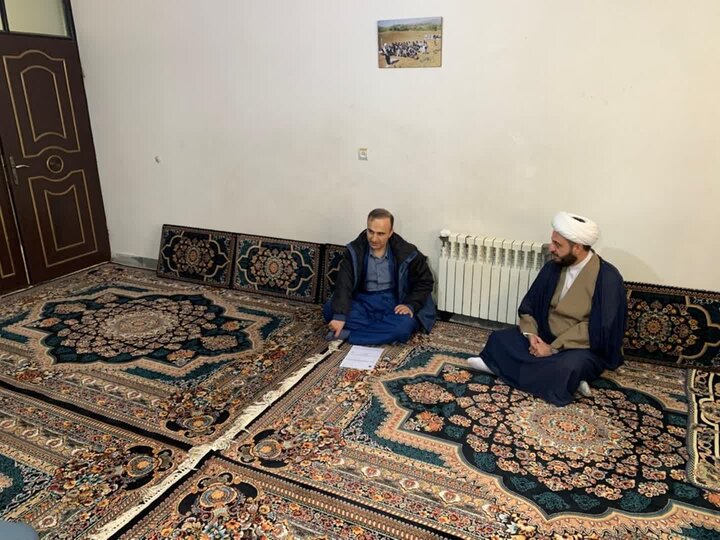 دیدار مسئول حوزه نمایندگی ولی فقیه در بنیاد شهید و امور ایثارگران کردستان از والدین شهدای مریوان