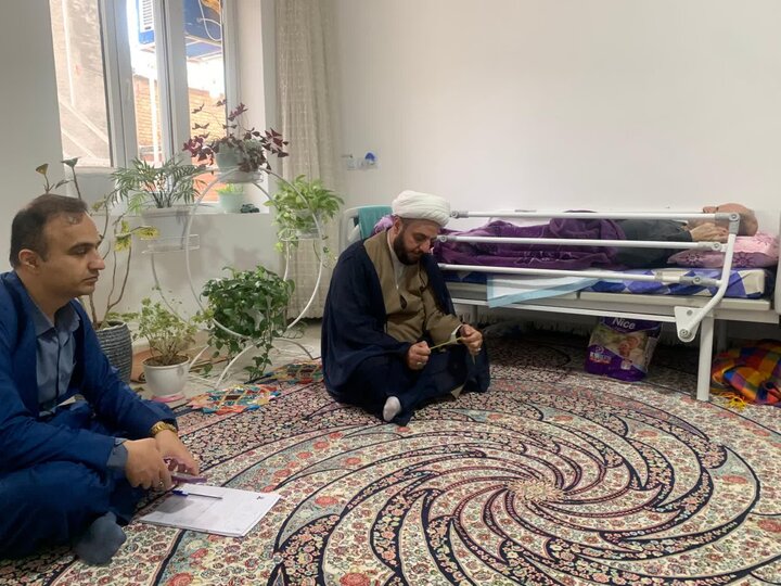 دیدار مسئول حوزه نمایندگی ولی فقیه در بنیاد شهید و امور ایثارگران کردستان از والدین شهدای مریوان