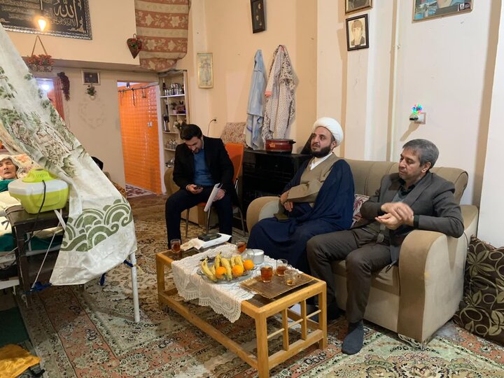 دیدار مسئول حوزه نمایندگی ولی فقیه در بنیاد شهید و امور ایثارگران کردستان از والدین شهدای مریوان