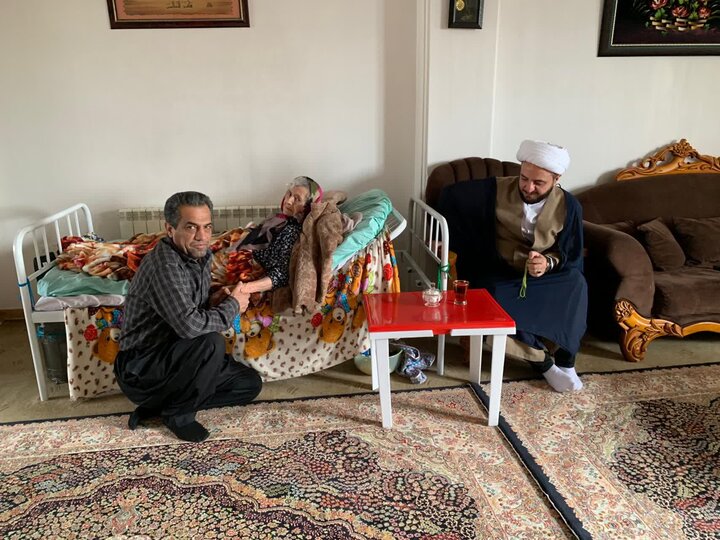 دیدار مسئول حوزه نمایندگی ولی فقیه در بنیاد شهید و امور ایثارگران کردستان از والدین شهدای مریوان