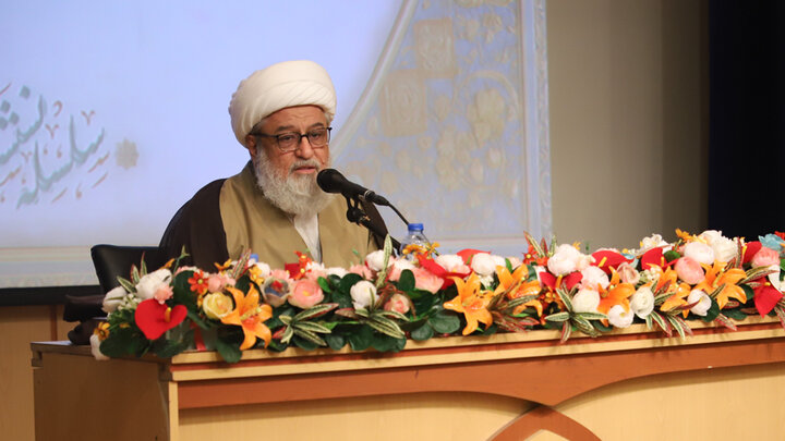 مذاکره باید از موضع قدرت و آرایش جنگی باشد نه با ضعف و خضوع