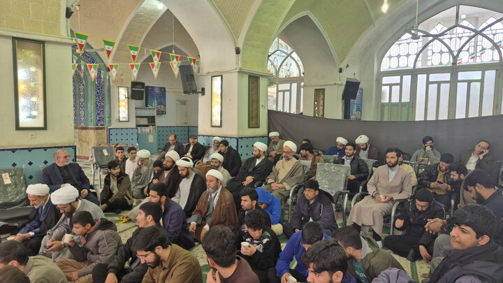 تصاویر/ جشن سالگرد پیروزی انقلاب اسلامی در مدرسه آیت‌الله مدنی کاشانی(ره)