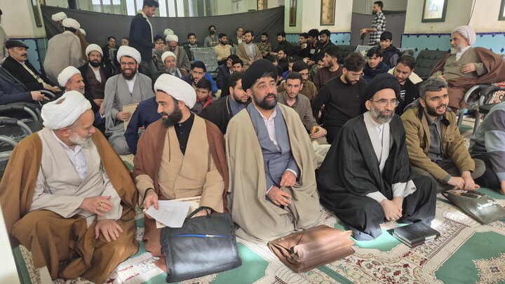 تصاویر/ جشن سالگرد پیروزی انقلاب اسلامی در مدرسه آیت‌الله مدنی کاشانی(ره)