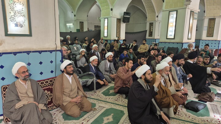 تصاویر/ جشن سالگرد پیروزی انقلاب اسلامی در مدرسه آیت‌الله مدنی کاشانی(ره)