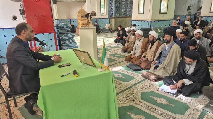 تصاویر/ جشن سالگرد پیروزی انقلاب اسلامی در مدرسه آیت‌الله مدنی کاشانی(ره)