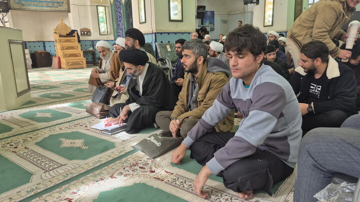 تصاویر/ جشن سالگرد پیروزی انقلاب اسلامی در مدرسه آیت‌الله مدنی کاشانی(ره)