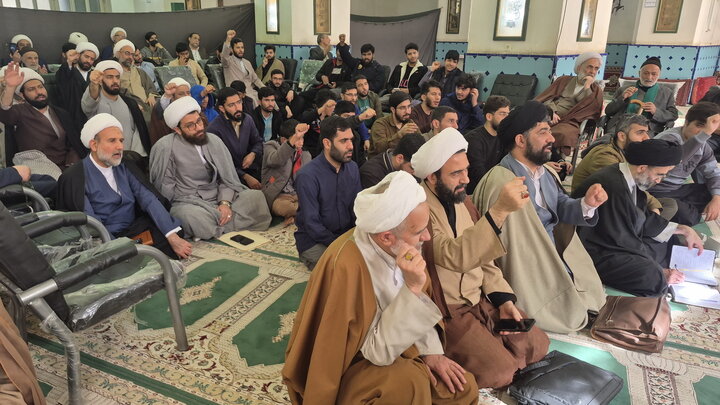 تصاویر/ جشن سالگرد پیروزی انقلاب اسلامی در مدرسه آیت‌الله مدنی کاشانی(ره)