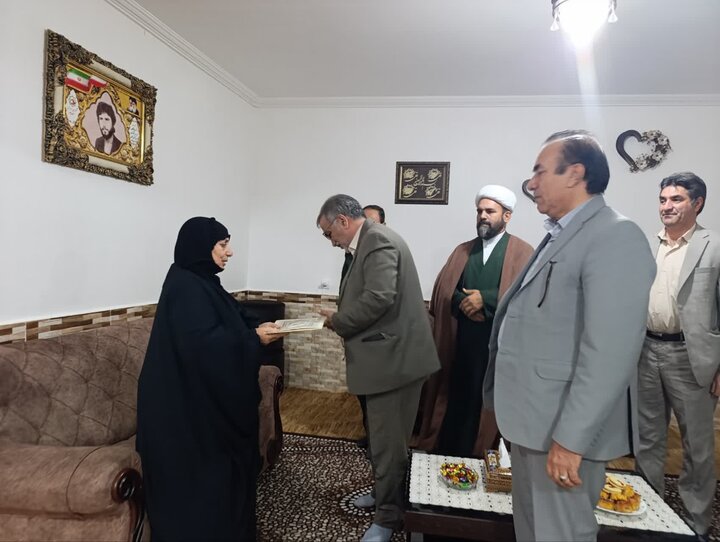 دیدار رئیس شورای هماهنگی تبلیغات با خانواده معظم شهدا