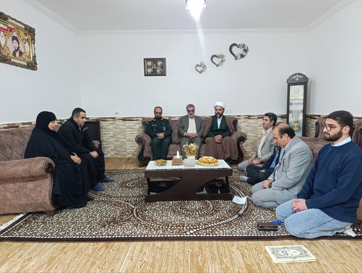 دیدار رئیس شورای هماهنگی تبلیغات با خانواده معظم شهدا