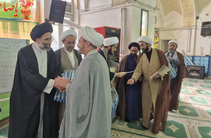 تصاویر/ تجلیل از نفرات برتر المپیاد علمی مدارس علمیه کاشان