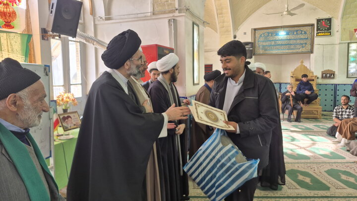 تصاویر/ تجلیل از نفرات برتر المپیاد علمی مدارس علمیه کاشان