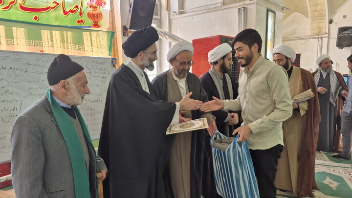 تصاویر/ تجلیل از نفرات برتر المپیاد علمی مدارس علمیه کاشان