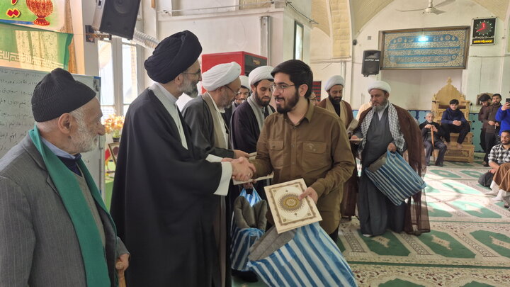 تصاویر/ تجلیل از نفرات برتر المپیاد علمی مدارس علمیه کاشان