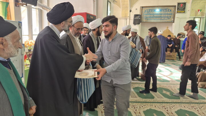 تصاویر/ تجلیل از نفرات برتر المپیاد علمی مدارس علمیه کاشان