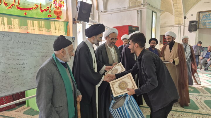 تصاویر/ تجلیل از نفرات برتر المپیاد علمی مدارس علمیه کاشان