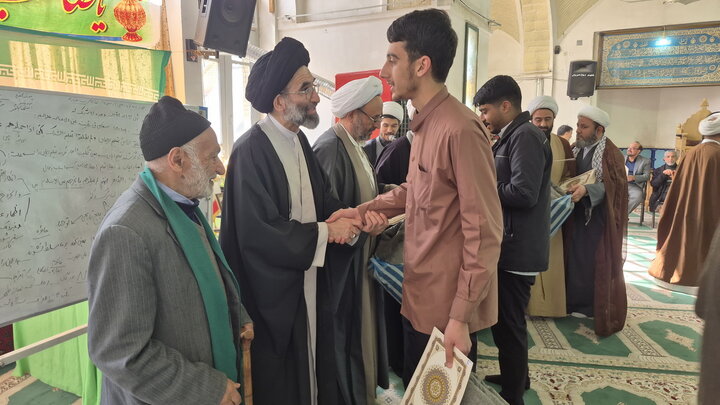 تصاویر/ تجلیل از نفرات برتر المپیاد علمی مدارس علمیه کاشان