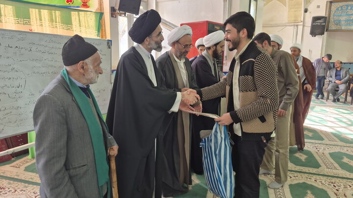 تصاویر/ تجلیل از نفرات برتر المپیاد علمی مدارس علمیه کاشان