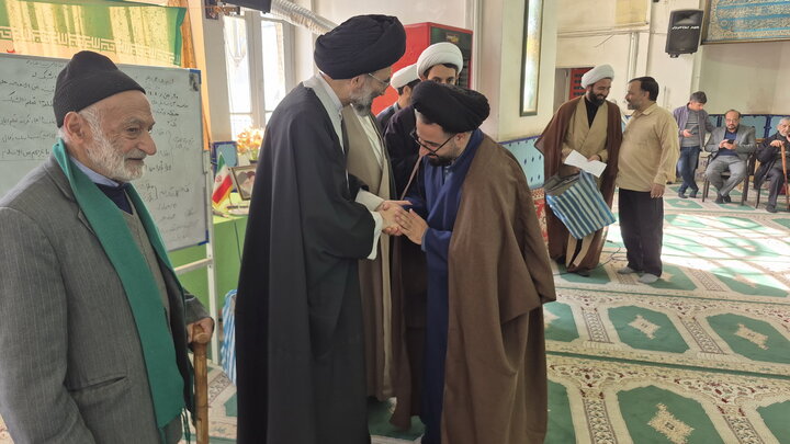 تصاویر/ تجلیل از نفرات برتر المپیاد علمی مدارس علمیه کاشان