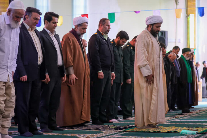 تصاویر / حضور امام جمعه قزوین در مراسم جشن انقلاب اسلامی در روستای خورهشت ومعلم کلایه