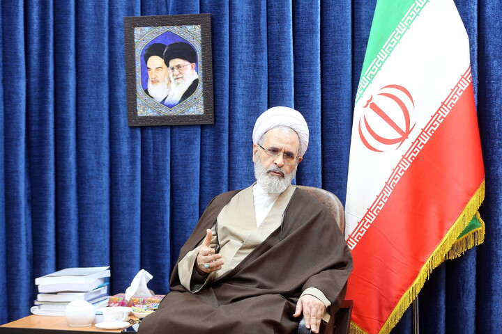 تصاویر/ دیدار مدیر کل امور اقتصادی و دارایی استان قم با آیت الله اعرافی