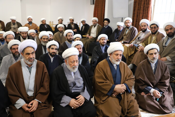 تصاویر/ دیدار جمعی از علما و روحانیون استان آذربابجان شرقی با آیت الله سبحانی