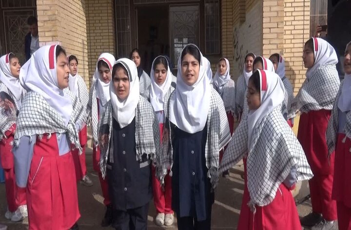 تصاویر/ برگزاری جشن انقلاب در روستای زرانگوش شهرستان بدره