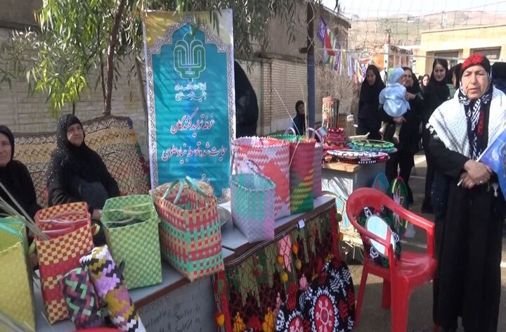 تصاویر/ برگزاری جشن انقلاب در روستای زرانگوش شهرستان بدره