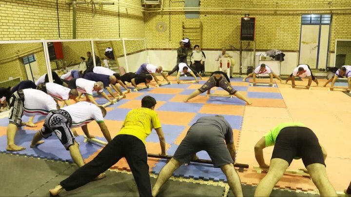 تصاویر/ اجرای ورزش زورخانه‌ای به مناسبت دهه فجر در شهرستان ایوان