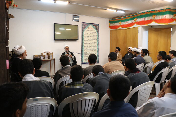 تقدیر از مبلغان اعتکاف دانش‌آموزی در کرمان